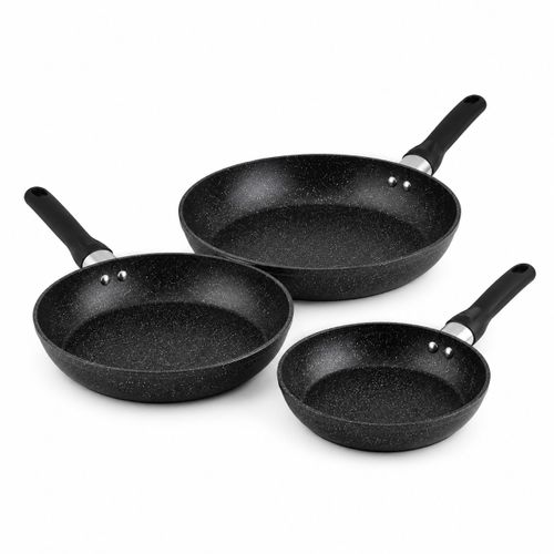 סט 3 מחבתות 20 24 28 ס״מ BARI BLACK La Kitchenette על רקע לבן