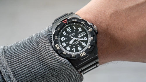 CASIO MRW-200H-1B מספרים ברורים צלילה 100 מטר 