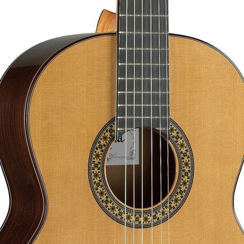 גיטרה קלאסית  + נרתיק ALHAMBRA 4P Indian rosewood back & sides + 25mm bag