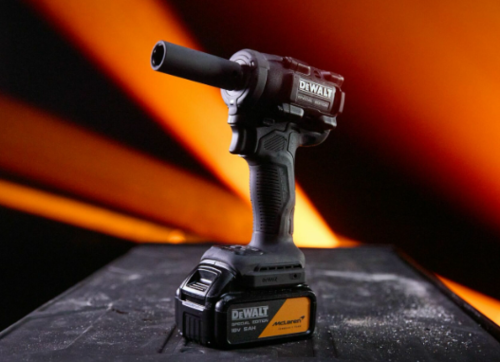 מפתח רטיטה 18V + סוללה 1 5A + מטען + מזוודה - מהדורת MCLAREN DEWALT  - יבואן רשמי