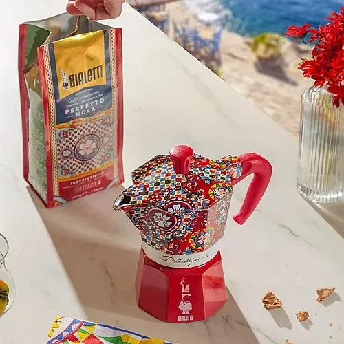 מארז מתנה Bialetti Dolce&Gabbana עם מקינטה Moka Express Sicilian Cart וקפה
