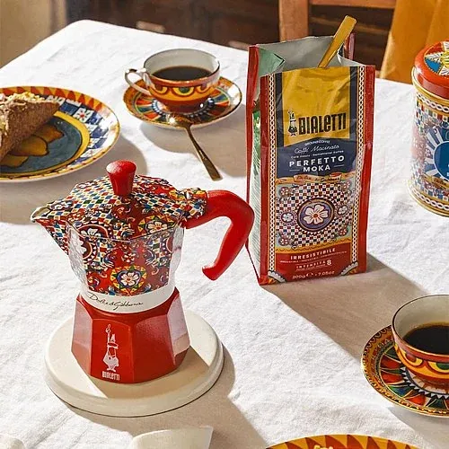 מארז Bialetti Dolce&Gabbana Sicilian Cart עם מקינטה 3 כוסות וקפה טחון