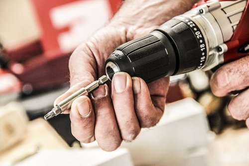 מקדחה/מברגה נטענת EINHELL 18V כולל 2 סוללות ליתיום ומטען