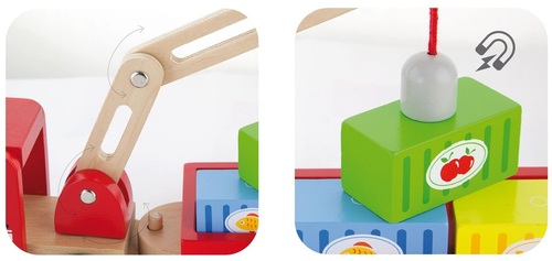 משאית עם נגרר ומנוף מגנטי מעץ