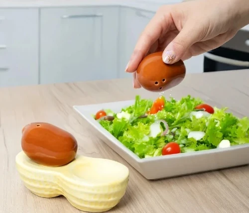 מלח פלפל בצורת בוטן Peanut