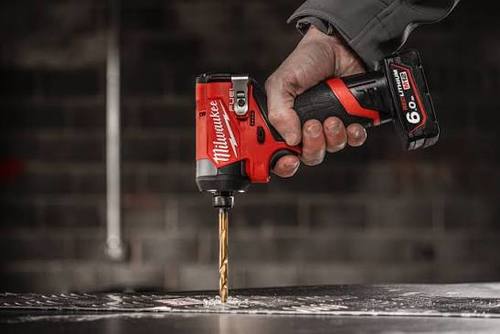 מברגת אימפקט FUEL M12 FID 12V שתי סוללות 4.0AH ומטען מבית milwaukee מילווקי