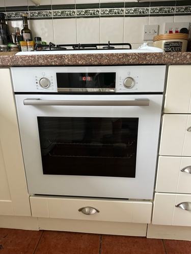 תנור בנוי לבן 71 ליטר Bosch HQA534BW3B משולב אדים חדש 2026