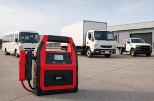 בוסטר התנעה 24 וולט מקצועי להתנעת רכבים 24V או 12V למשאית / אוטובוסים ורכב כבד צמ"הבוסטר התנעה ‎42000mAh צג LCD