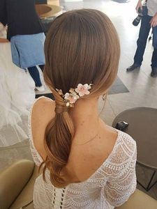 סיכה עם שני פרחים בגווני ורוד ולבן