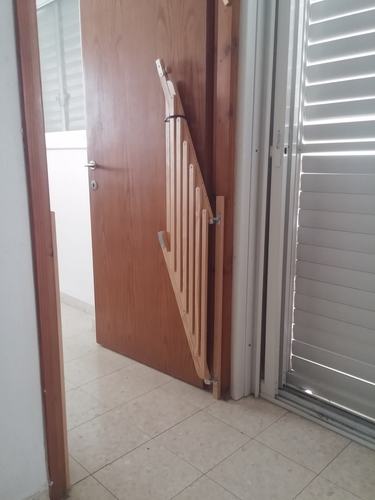 שער בטיחות מתקפל מעץ למקומות צרים ולגרמי מדרגות איזי גייט EASYGATE