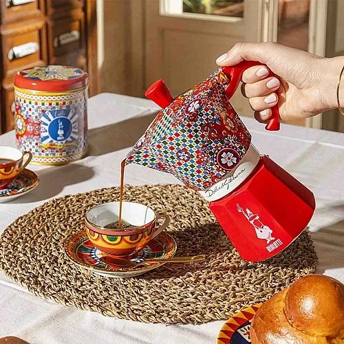 מקינטה Bialetti Moka Express Dolce&Gabbana Sicilian Cart ל-3 כוסות בעיצוב סיציליאני צבעוני 2