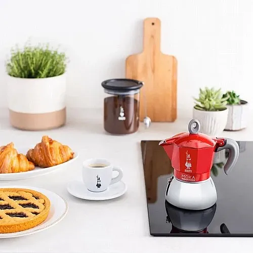 מקינטה Bialetti Moka Induction אדומה להכנת אספרסו בעיצוב איטלקי 3