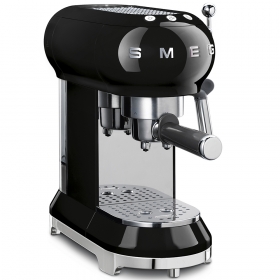 מכונת קפה צבע שחור smeg בעיצוב רטרו ECF01BLEU