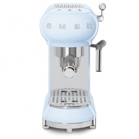 מכונת קפה צבע כחול פסטל smeg בעיצוב רטרו ECF02PBEU