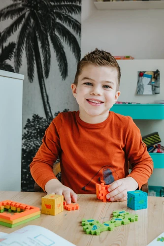 משחק סט האפי קיוב ג'וניור לגילאי 4 עד 7 שנים