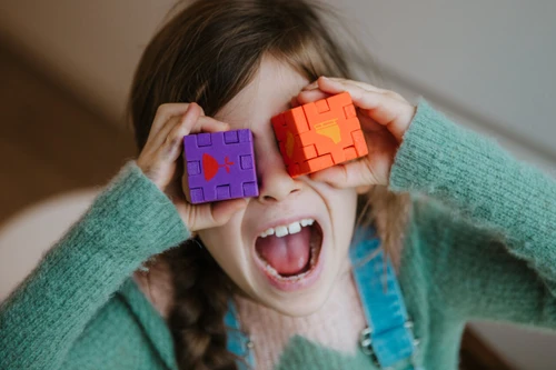 משחק סט האפי קיוב ג'וניור לגילאי 4 עד 7 שנים