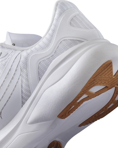נעלי ריצה MAVERICK V1 WOMEN WHITE/GUM
