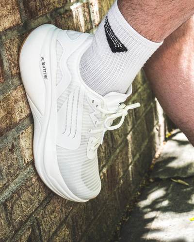 נעלי ריצה MAVERICK V1 MEN WHITE/GUM
