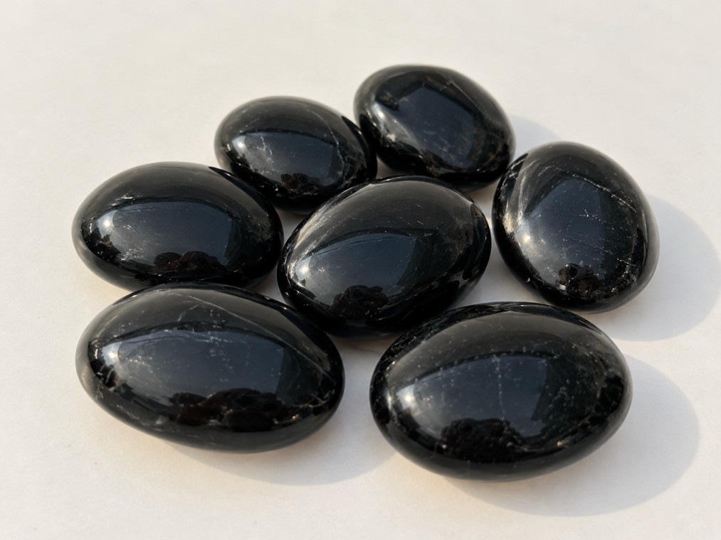 טורמלין שחורה פאלם BLACK TOURMALINE PALM (מתאימה לאחיזה ביד)