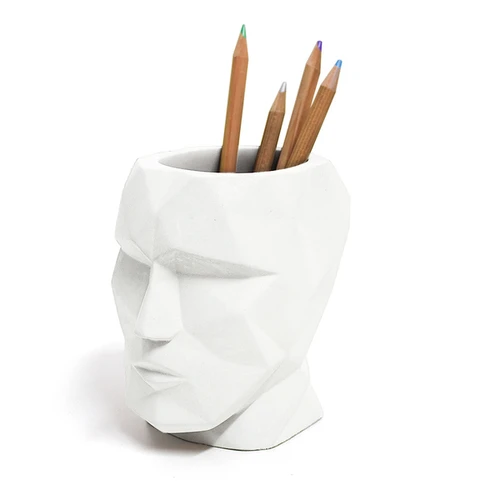 כוס עטים מעוצבת ביציקת בטון The Head