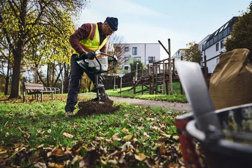 ‏מקדח אדמה נטען מקצועי STIHL BTA 140 עם מקדח לקידוח בקרקע