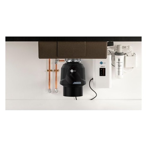 טוחן אשפה למטבח InSinkErator דגם Premium 550SR מותקן מתחת לכיור