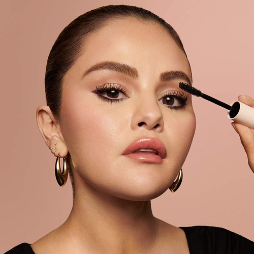 מסקרה מנפחת רייר ביוטי Rare Beauty by Selena Gomez  Perfect Strokes Universal Volumizing Mascara