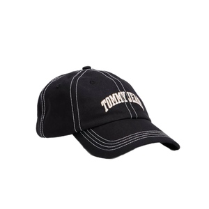 כובע מצחיה TOMMY JEANS בגוון שחור עם תפרים