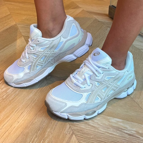 נעל ASICS מידות 36-42 לנשים בגוון לבן-קרם - מבט נוסף