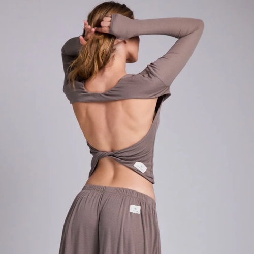 חולצה OPEN BACK חומה NURIT KIMHI מידות S-L לנשים - מבט צד