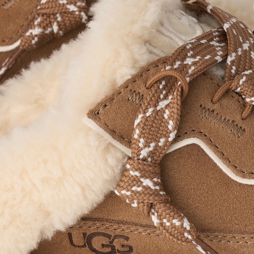 כפכף UGG LOWMEL MULE מידות 36-41 לנשים - מבט צד