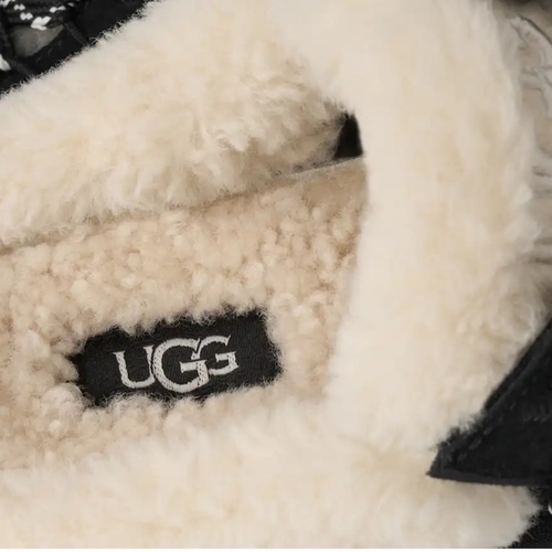 כפכף UGG LOWMEL MULE מידות 36-41 לנשים - תקריב