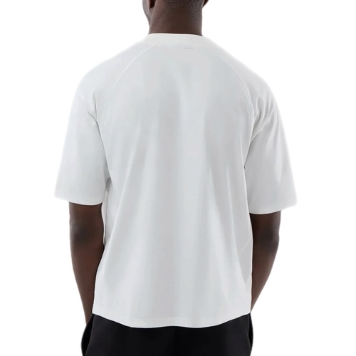 חולצה NEW ERA מידות XS-XXL לנשים בגוון ורוד - מבט צד