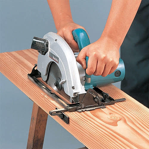 מסור חשמלי עגול 5704R תוצרת Makita מקיטה