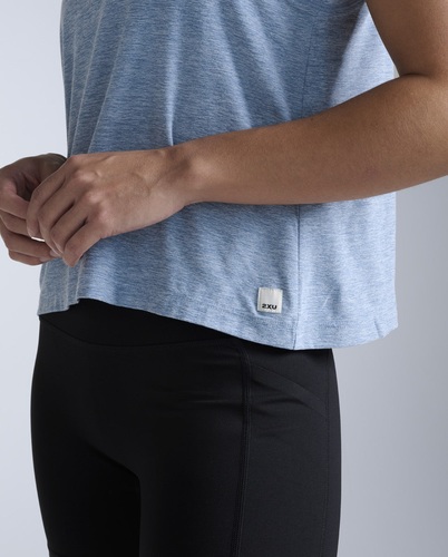 גופיית 2XU Form Soft Jersey קלה ומתייבשת במהירות