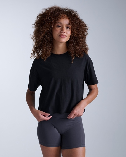 חולצת נשים 2XU Form Soft Jersey Relaxed Tee BLK/WHT