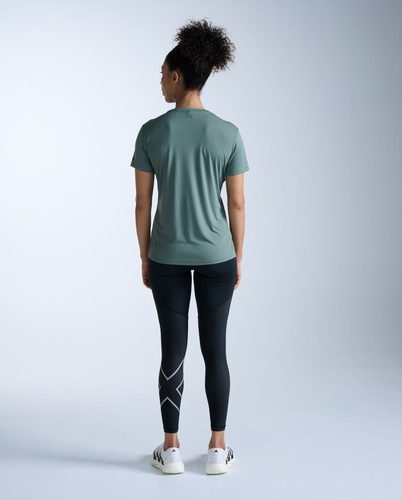 1. חולצת ריצה 2XU Aero Tee למניעת ריחות