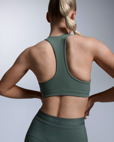 1. חזיית ספורט Form Racerback לתמיכה בינונית