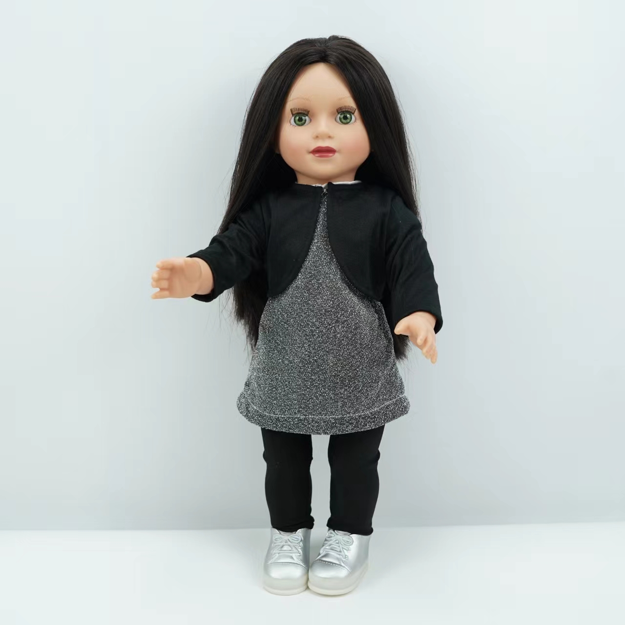 בובת ניו יורק עם תלבושת ושיער שחור New York Doll Collection