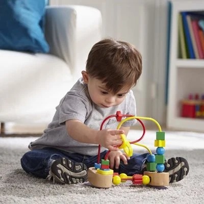 השחלת חרוזים לקטנים מבית מליסה ודאג Melissa And Doug