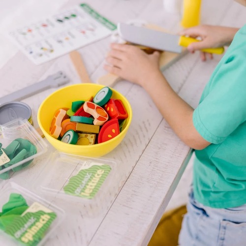 ערכה מעץ חיתוך והכנת סלט מבית מליסה ודאג Melissa and Doug