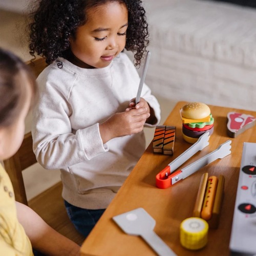 ערכת גריל מנגל מעץ איכותי מבית מליסה ודאג Melissa And Doug