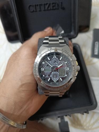 שעון טייסים אנלוגי דיגיטלי Citizen JY8120-58E Promaster Skyhawk A-T רדיו קונטרול אקו דרייב וספיר