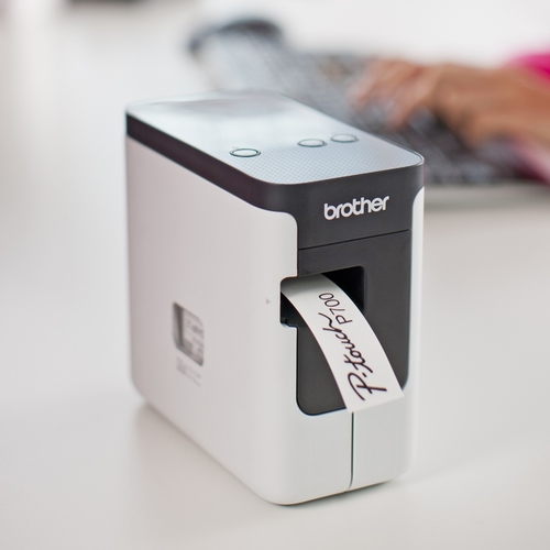 מדפסת מדבקות תרמית Brother PT-P700 – מבט קדמי