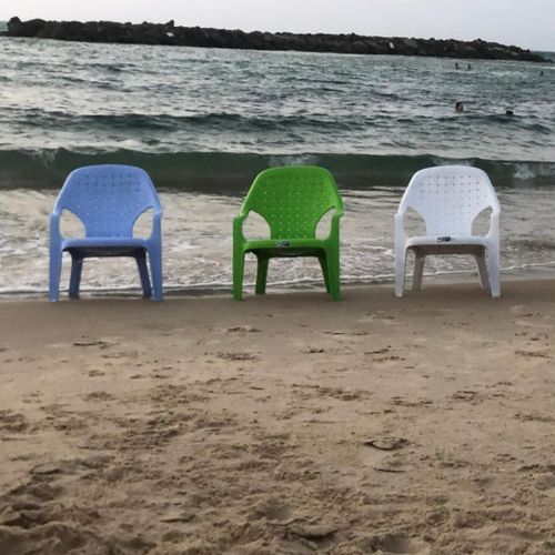 כיסא ים מפלסטיק בטקסטורת ראטן, צבע לבחירה – דגם רנס – תמונה 2