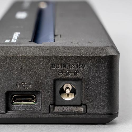 מדפסת ניידת תרמית BROTHER PocketJet PJ-883 – תקריב חיבורי USB ומתח