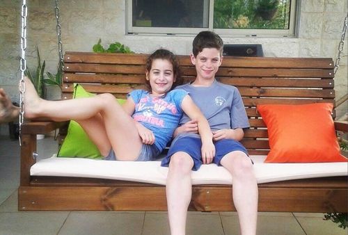 ספסל נדנדה לתלייה מעץ אורן מלא – מושב מעוגל ל-3 – דגם סנט לוסיה – תמונה 6