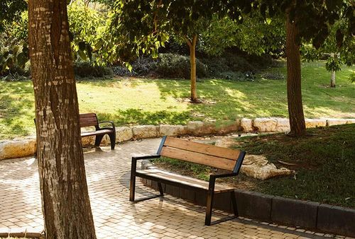 ספסל רחוב איכותי מברזל ועץ – דגם קלגרי – תמונה 3