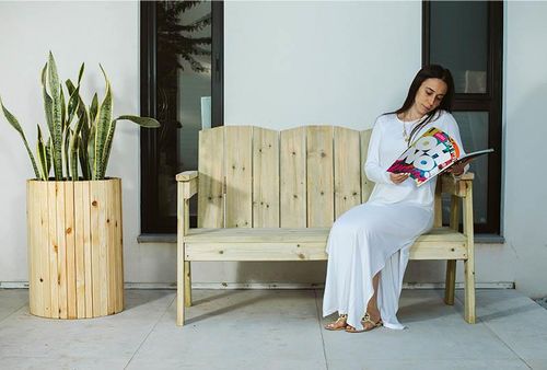 ספסל עץ מעוצב לגינה עם משענות ידיים – דגם וולטרה – תמונה 4