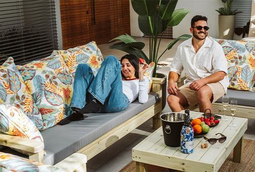 ספסל לאונג׳ תלת-מושבי מעץ אורן עם מזרן וכריות – דגם לימסול – תמונה 5